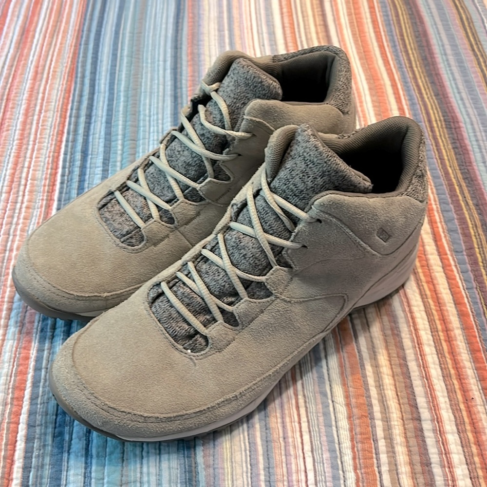 Merrell Women’s size 11 Dry hiking boot in grey suede
